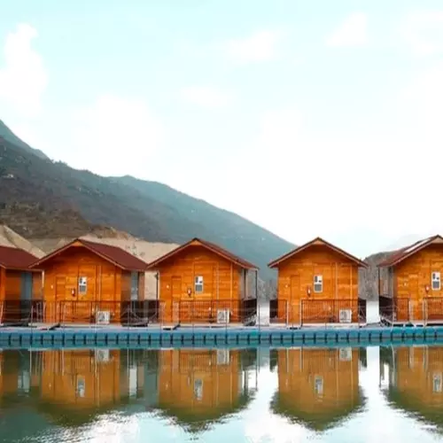 Floating Hotels of India (Image Credit-Social Media)