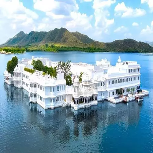 Floating Hotels of India (Image Credit-Social Media)