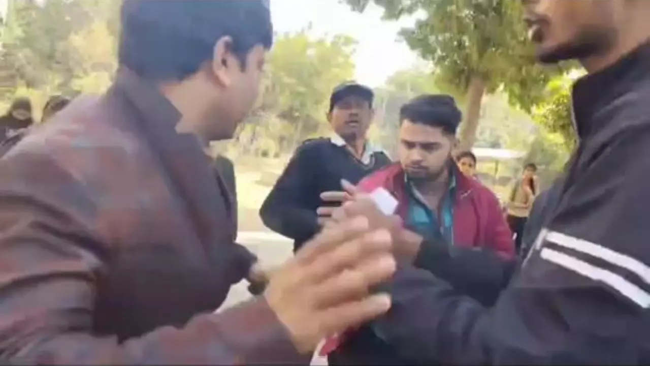 Sonbhadra News Today Video Viral Scuffle Between Professors and Students of Kashi Vidyapeeth