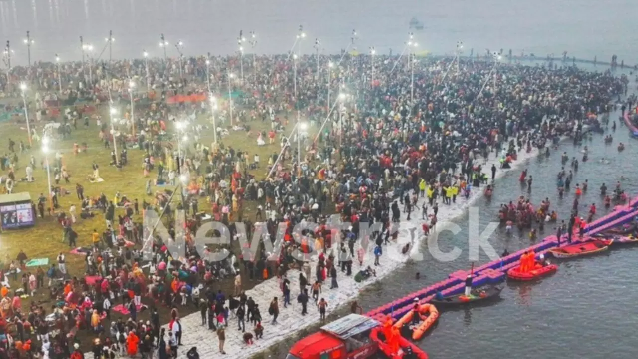 Maha Kumbh 2025: विदेशी पर्यटकों को खींच रही चुम्बकीय सनातनी चेतना