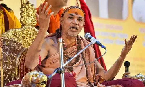 Mahakumbh 2025 Mela Stampede Update Shankaracharya and Akhara Parishad President Clashed