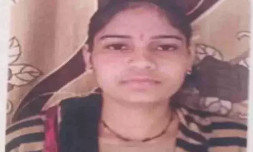 Auraiya News: ट्रेन के सामने कूद कर महिला ने की आत्महत्या, 3 साल पहले हुई थी शादी