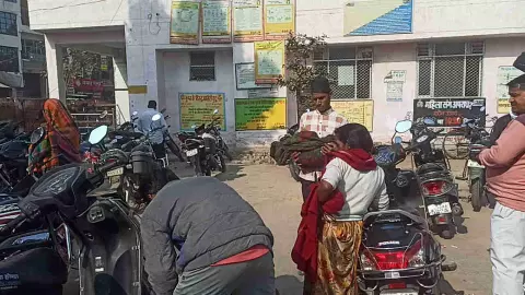 Bahraich News: तसले में भरे पानी में डूबकर मासूम की मौत, लापरवाही के चलते हुआ हादसा Bahraich News: तसले में भरे पानी में डूबकर मासूम की मौत, लापरवाही के चलते हुआ हादसा