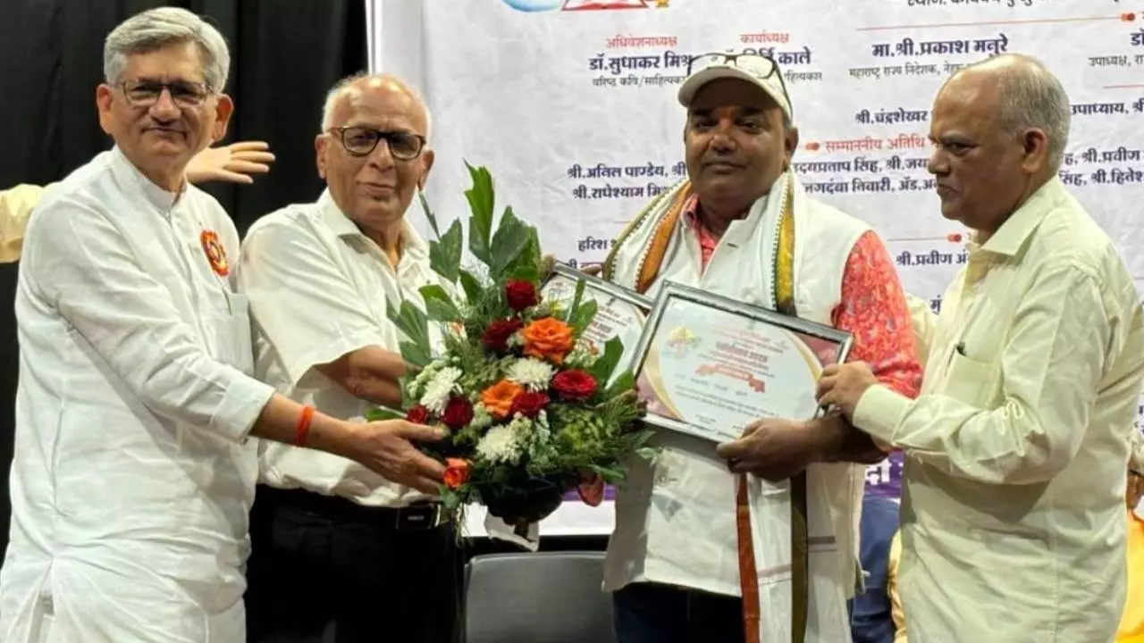 Bareilly News Today Poet Kamal Kant Tiwari Honored in Mumbai