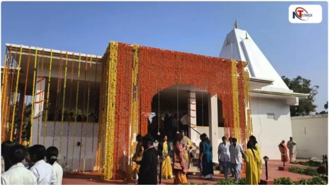 Lucknow News Today Basant Panchami Celebrated in KGMU by Bringing Light From Chandrika Devi Temple