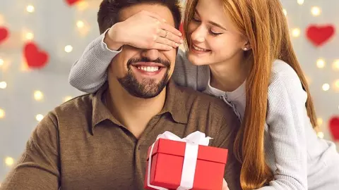 Rose Day Gift Ideas: रोज डे पर केवल गुलाब ही क्यों, पार्टनर को दें ये खास तोहफे, यादगार बन जाएगा दिन Rose Day Gift Ideas: रोज डे पर केवल गुलाब ही क्यों, पार्टनर को दें ये खास तोहफे, यादगार बन जाएगा दिन