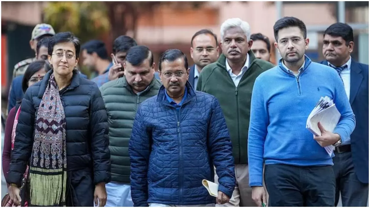 Delhi Election 2025: केजरीवाल को सताने लगा ‘ऑपरेशन लोटस’ का डर, AAP प्रत्याशियों की बैठक में बनेगी रणनीति