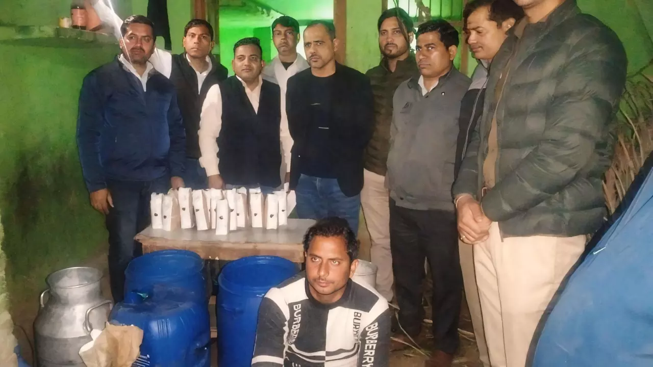 Synthetic Milk Was Being Made From Chemicals at Parag Milk Collection Center Khanpur Police Station Bulandshahr