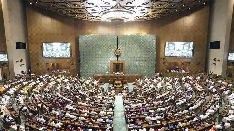 Parliament Session: आज भी हंगामे के आसार, अमेरिका के अमानवीय व्यवहार पर विपक्ष का सरकार पर हमला