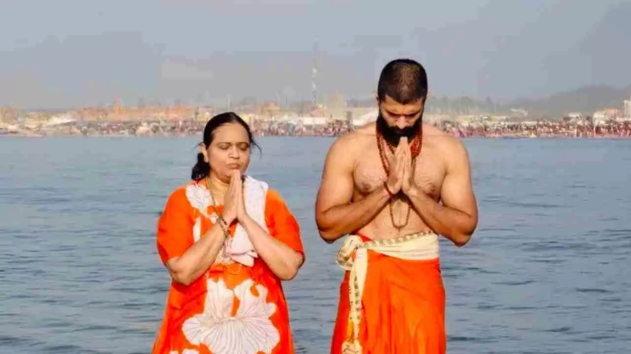 Vijay Deverakonda Visit Maha kumbh