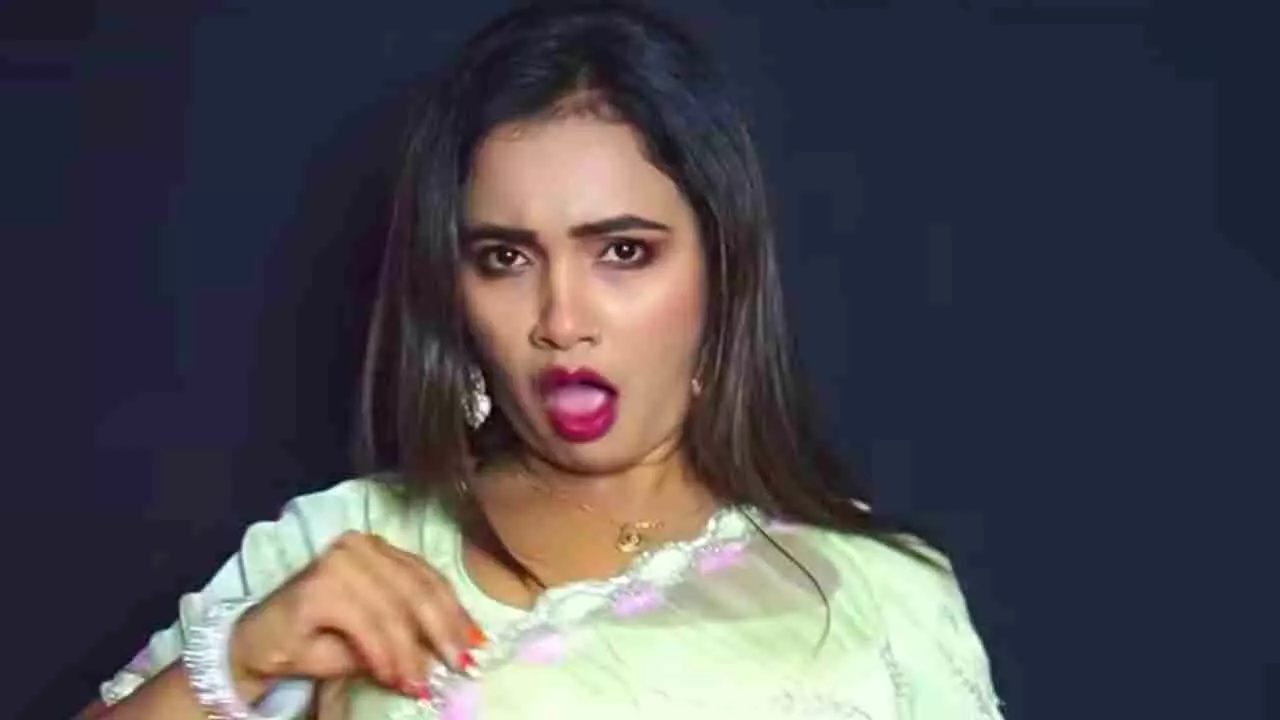 Trisha Kar Madhu Sexy Video: त्रिशा कर मधु का नया वीडियो, हद से ज्यादा है सेक्सी