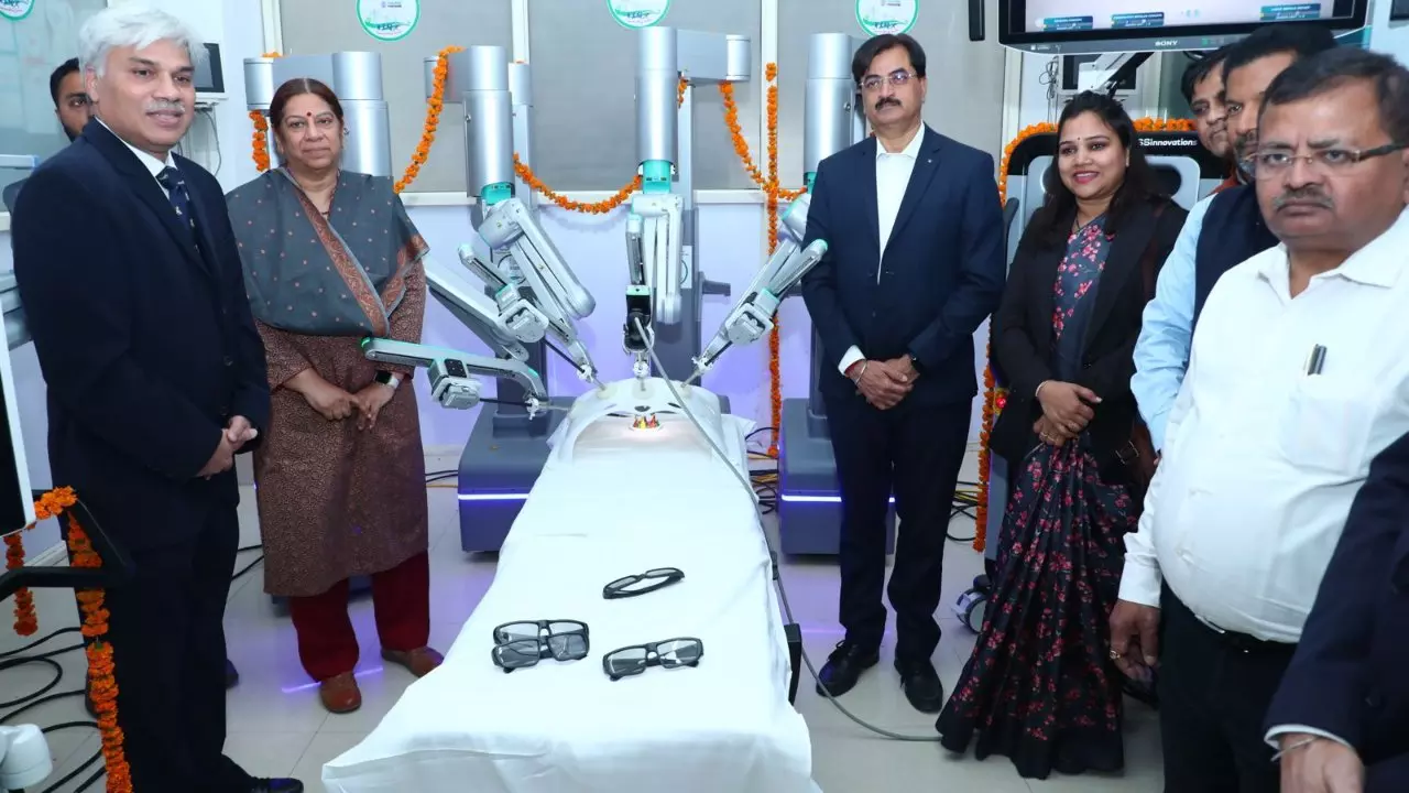 patients get better treatment in KGMU lucknow with Robotic surgery machine reached campus