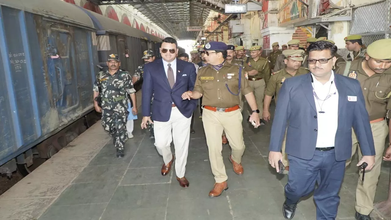 Etawah News, DM SSP Inspection, Railway Stations, Bus StandEtawah News Today, Etawah News in Hindi, Etawah Latest News, Etawah Samachar, Etawah Ki Taza Khabar, Etawah Samachar in Hindi, Etawah Crime, Etawah Police, Etawah Latest News in Hindi, Newstrack Samachar, Etawah ki Aaj Ki Taaza Khabar