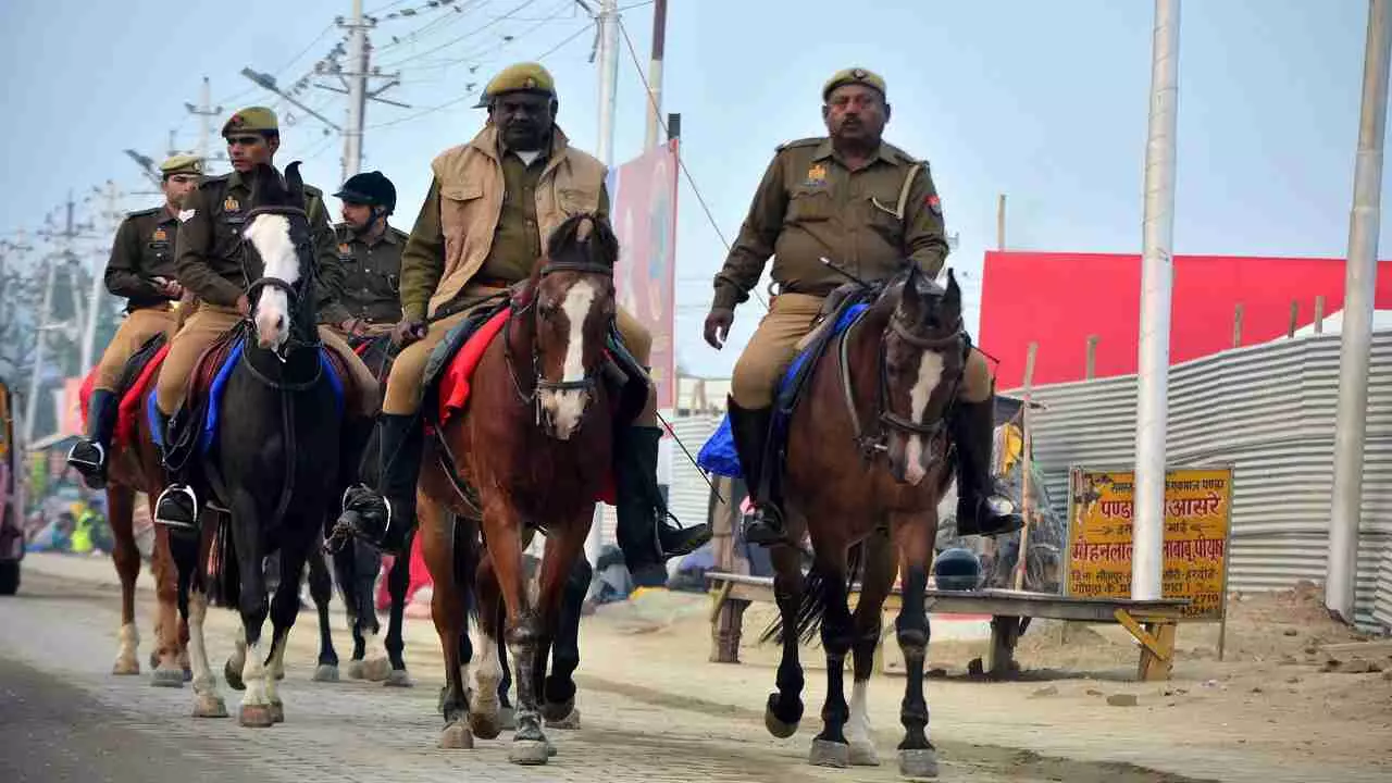 Maha Kumbh 2025: महाकुंभ मेला क्षेत्र के चप्पे-चप्पे पर मुस्तैद दिखे अधिकारी