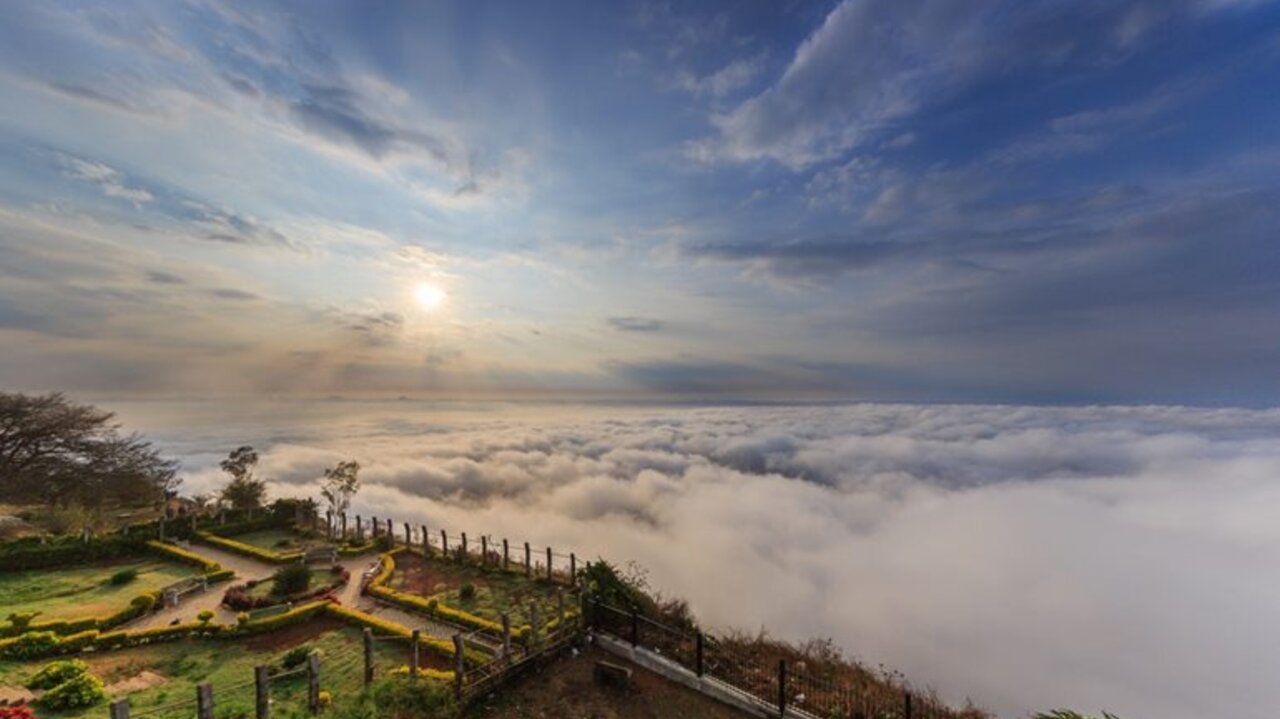 Nandi Hills: तीन नदियों के संगम पर खूबसूरत हिल स्टेशन, जहां की सुंदरता बना लेती है दीवाना