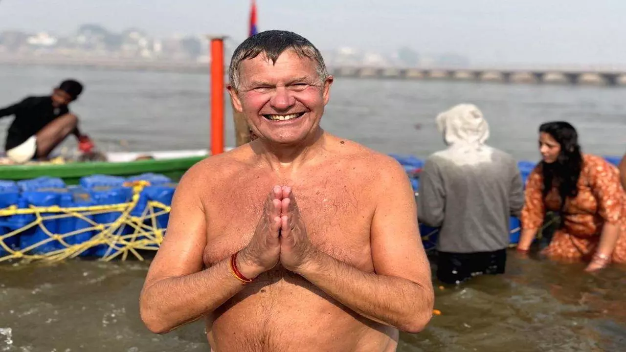 Maha Kumbh 2025: महाकुंभ पहुंचे नॉर्वे के पूर्व जलवायु एवं पर्यावरण मंत्री एरिक सोलहेम