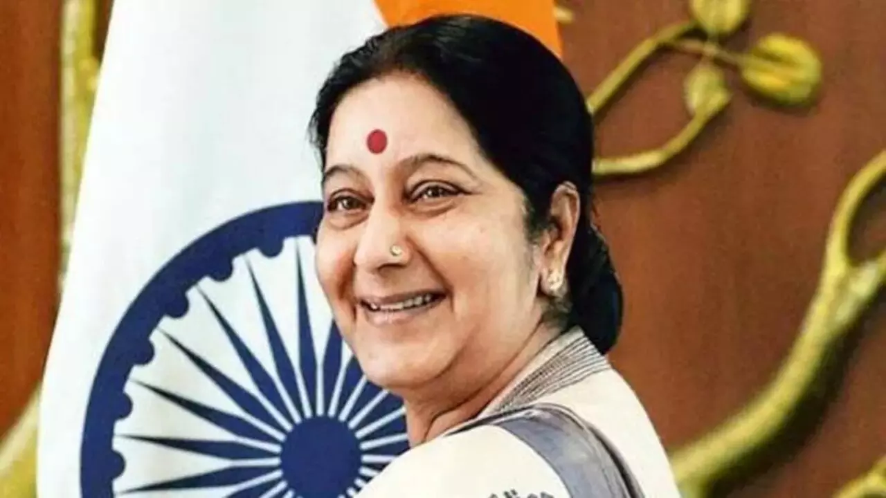 Sushma Swaraj Biography: सबसे कम उम्र में संभाला मंत्रालय, कर्तव्य परायण सुषमा स्वराज रही भारत में सबसे प्रिय नेता, आइए जानते हैं उनके बारे में