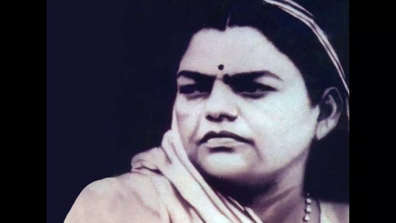 Indian Women Freedom Fighter Subhadra Kumari Chauhan Biography