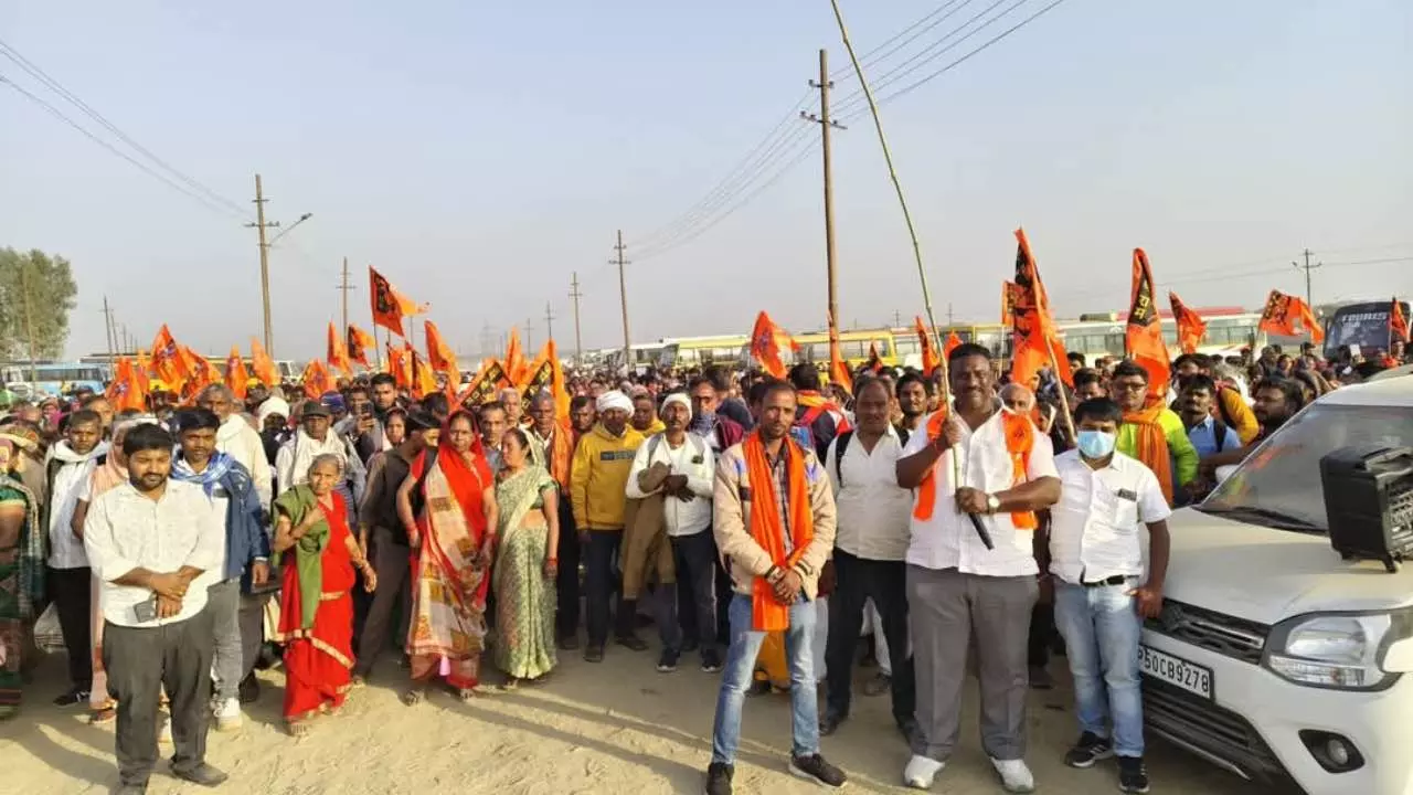 jaunpur News Today Shahganj MLA Provided Free Bath to More Than 15000 Devotees in Maha Kumbh