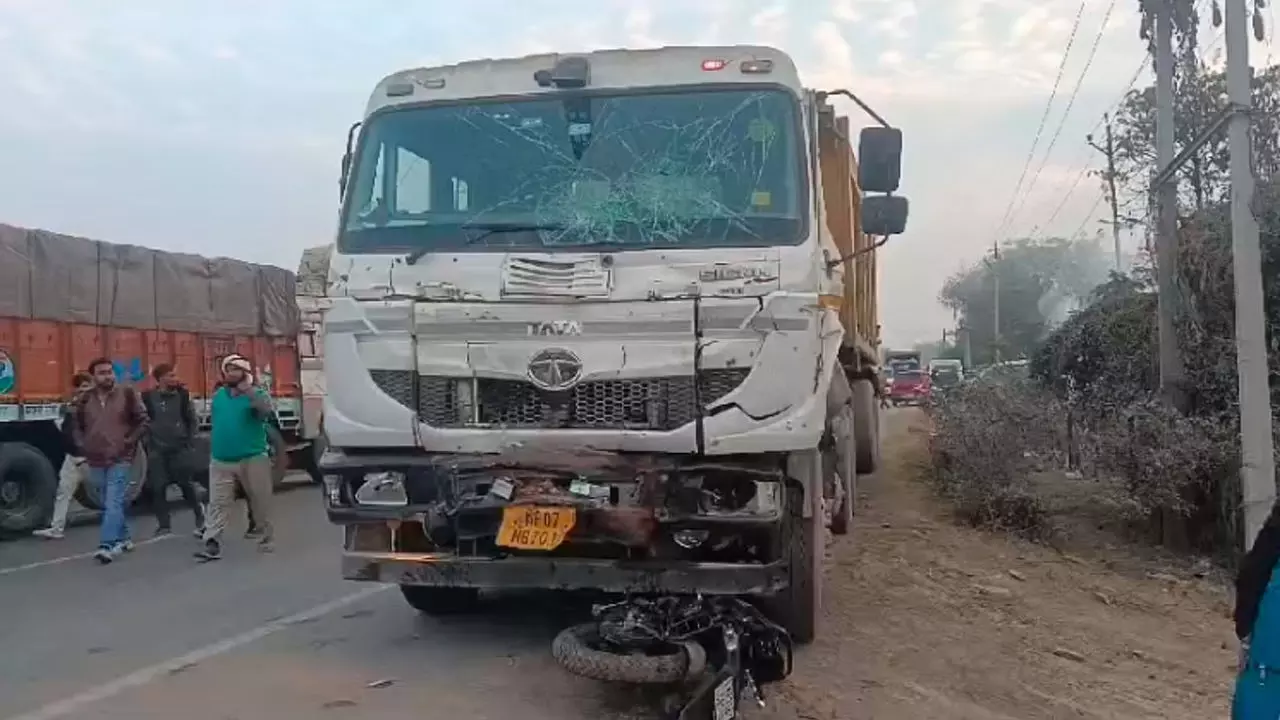 MP Accident News: डंपर और टेंपो की टक्कर में 6 लोगों की मौत, 12 घायल