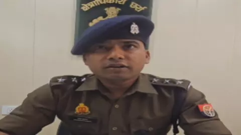 Aligarh News मुस्लिम समुदाय के लोगों ने यह मकान बिकाऊ है गुंडों के डर से लगाएं पोस्टर,जबरन घर का बैनामा कराने का आरोप! Aligarh News मुस्लिम समुदाय के लोगों ने यह मकान बिकाऊ है गुंडों के डर से लगाएं पोस्टर,जबरन घर का बैनामा कराने का आरोप!