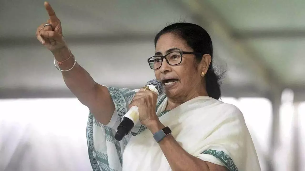 Mamata Banerjee on Mahakumbh: महाकुंभ पर ममता की विवादित टिप्पणी के बाद भाजपा हमलावर, बंगाल का सियासी माहौल गरमाया