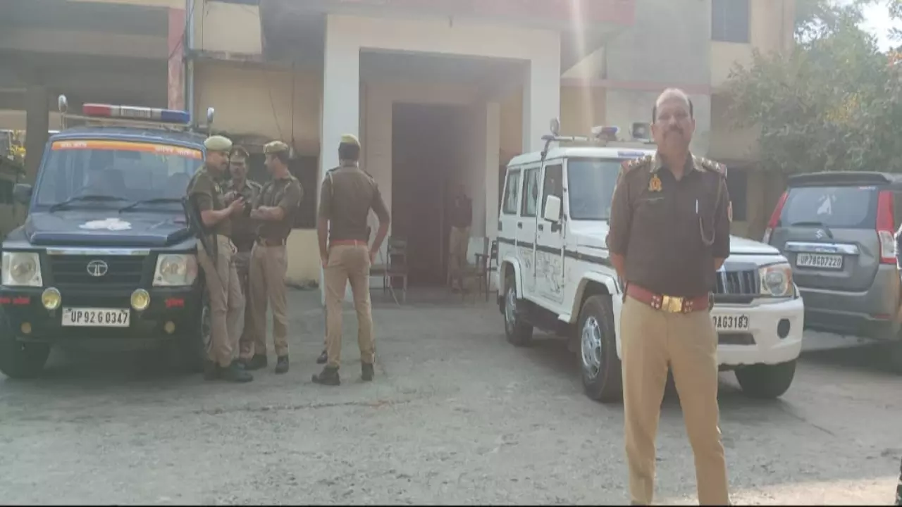 Jalaun News: फायरमैन पुलिसकर्मी ने कमरे में लगाई फांसी, पुलिस जांच पड़ताल में जुटी