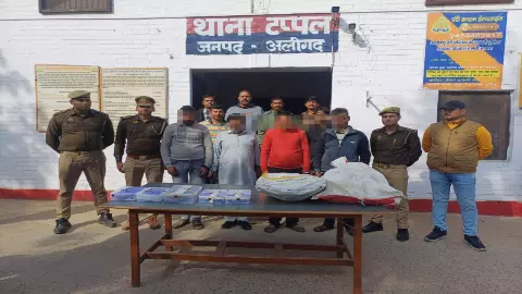 Aligarh News: рдЕрд╡реИрдз рд╢рд╕реНрддреНрд░ рдмрдирд╛рдиреЗ рдХреА рдлреИрдХреНрдЯреНрд░реА рдХрд╛ рднрдВрдбрд╛рдлреЛрдбрд╝,рдмреЬреА рд╕рдВрдЦреНрдпрд╛ рдореЗрдВ рд╣рдерд┐рдпрд╛рд░реЛрдВ рдХрд╛ рдЬрдЦреАрд░рд╛ рдмрд░рд╛рдордж, рдЪрд╛рд░ рдЧрд┐рд░рдлреНрддрд╛рд░ Aligarh News: рдЕрд╡реИрдз рд╢рд╕реНрддреНрд░ рдмрдирд╛рдиреЗ рдХреА рдлреИрдХреНрдЯреНрд░реА рдХрд╛ рднрдВрдбрд╛рдлреЛрдбрд╝,рдмреЬреА рд╕рдВрдЦреНрдпрд╛ рдореЗрдВ рд╣рдерд┐рдпрд╛рд░реЛрдВ рдХрд╛ рдЬрдЦреАрд░рд╛ рдмрд░рд╛рдордж, рдЪрд╛рд░ рдЧрд┐рд░рдлреНрддрд╛рд░