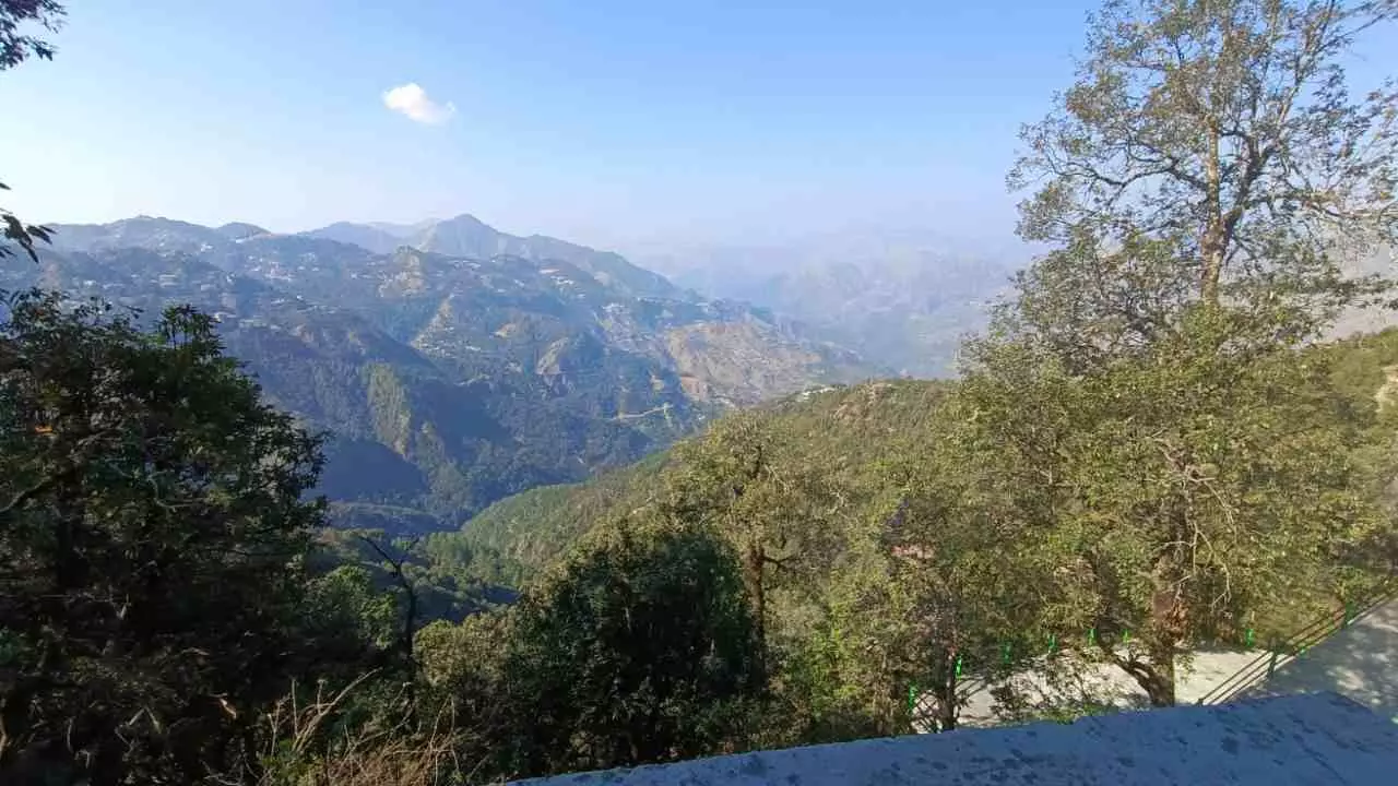 Landour Tourist Place: बेहद लुभावना घुमावदार सर्पीला रास्ता... चलिए फिर उसी पल को जीती हूं, जब  लंढौर में ठहरा वक़्त