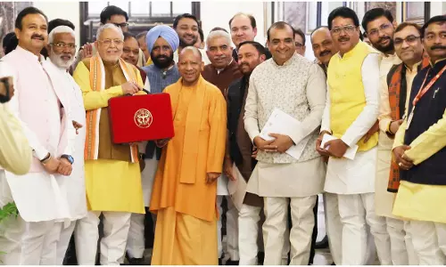 UP Budget: योगी ने किया आधी आबादी पर फोकस, महिला शक्ति को आगे बढाने पर जोर