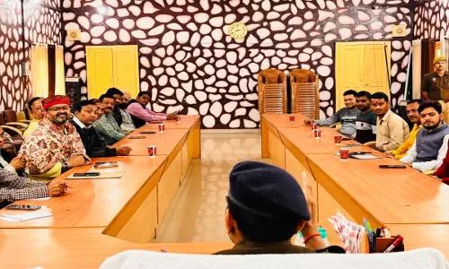 Gonda News: एसपी ने व्यापार मंडल के पदाधिकारियों के साथ की गोष्ठी, सुरक्षा व अन्य बिंदुओं पर विस्तृत चर्चा