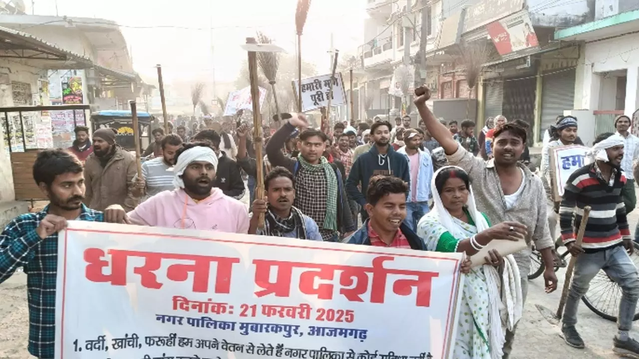 Cleaning workers hold sit-in demonstration, send 8-point demand letter to District Collector online