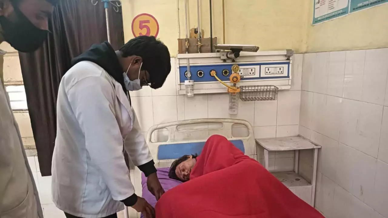 Raebareli News Today Foreign Youth Found Unconscious in District Hospital