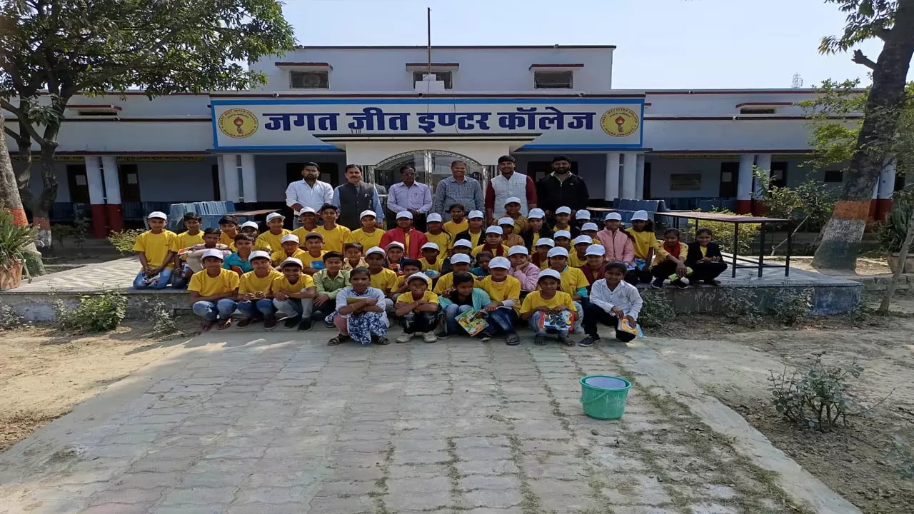 Students of PM Shree Vidyalaya Vishunapur took educational tour Practical Knowledge