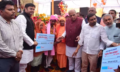 Hindus and Muslims coupled married in CM mass marriage scheme Siddharthnagar News in hindi