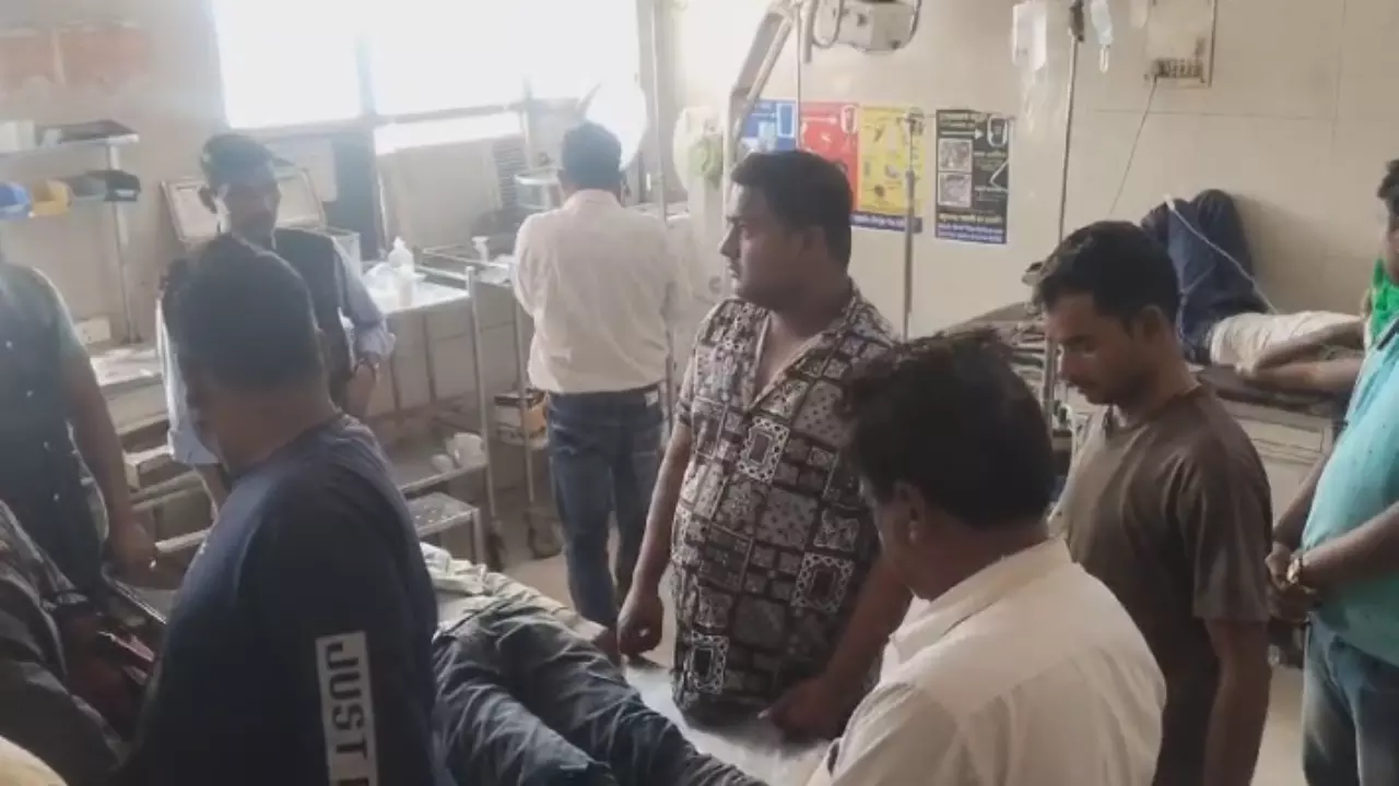 Bahraich News : हाई स्कूल की परीक्षा देकर लौट रहे छात्र की सड़क हादसे में मौत, एक गंभीर