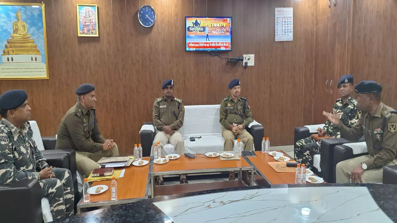 Shravasti News: SP ने महाशिवरात्रि को लेकर SSB अधिकारियों के साथ की बैठक, इंडो-नेपाल बॉर्डर की सुरक्षा पर हुई चर्चा