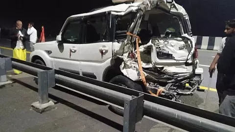 Sultanpur News: पूर्वांचल एक्सप्रेसवे पर ट्रक से टकराई एसयूवी, तीन की मौत, महाकुंभ से लौट रही थी गाड़ी Sultanpur News: पूर्वांचल एक्सप्रेसवे पर ट्रक से टकराई एसयूवी, तीन की मौत, महाकुंभ से लौट रही थी गाड़ी