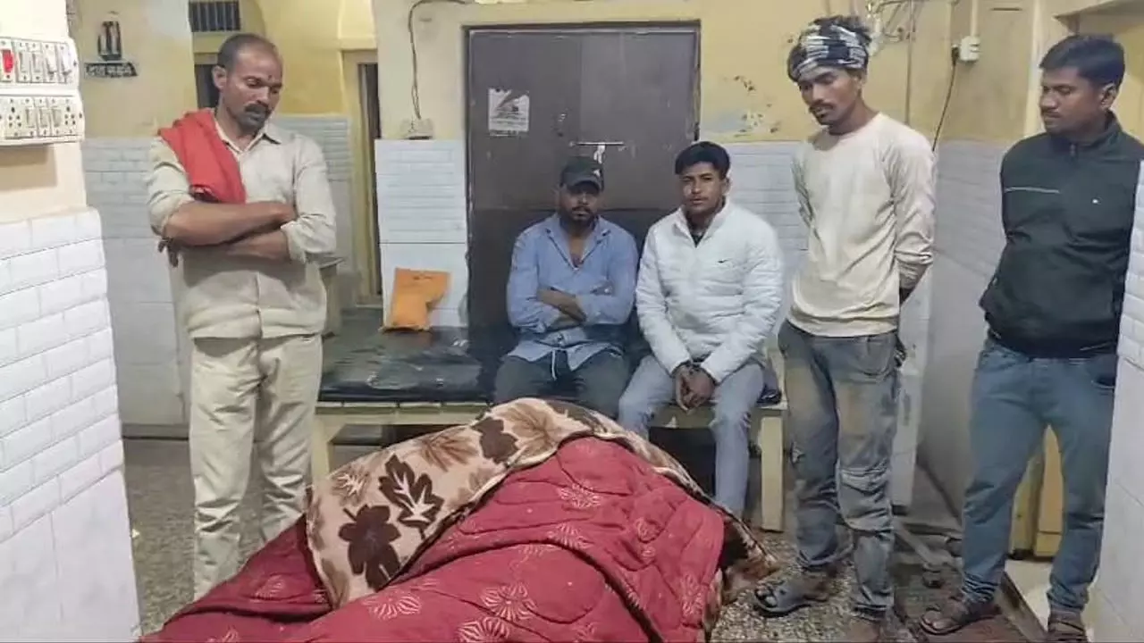 Jalaun News: जालौन में दो बाइक की टक्कर में चाचा भतीजे की मौत, एक की हालत नाजुक