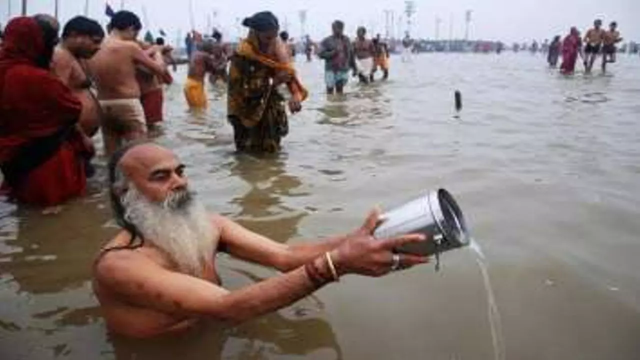 Maha Kumbh 2025: महाशिवरात्रि पर संगम तटों पर जुटने लगी श्रद्धालुओं की भीड़, नेपाल से भी आए श्रद्धालु