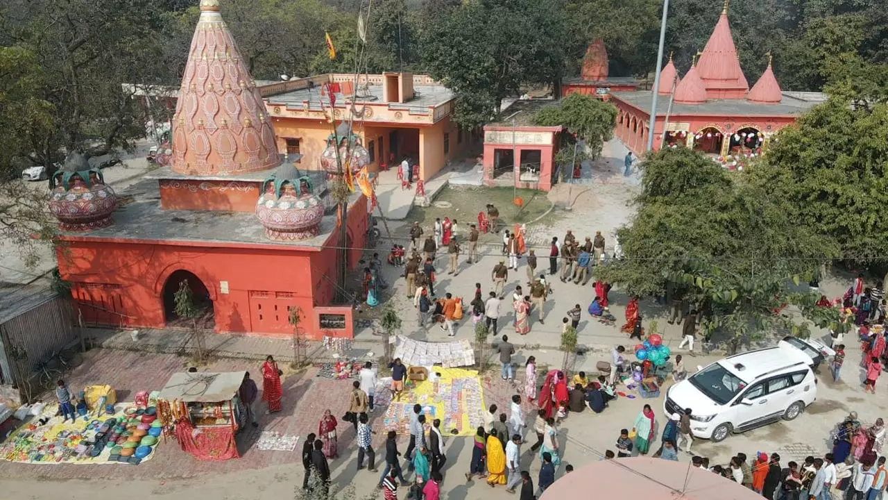 Shravasti News: महाशिवरात्रि पर विभूतिनाथ मंदिर समेत अन्य प्रमुख मंदिरों पर उमड़ा आस्था का जन सैलाब