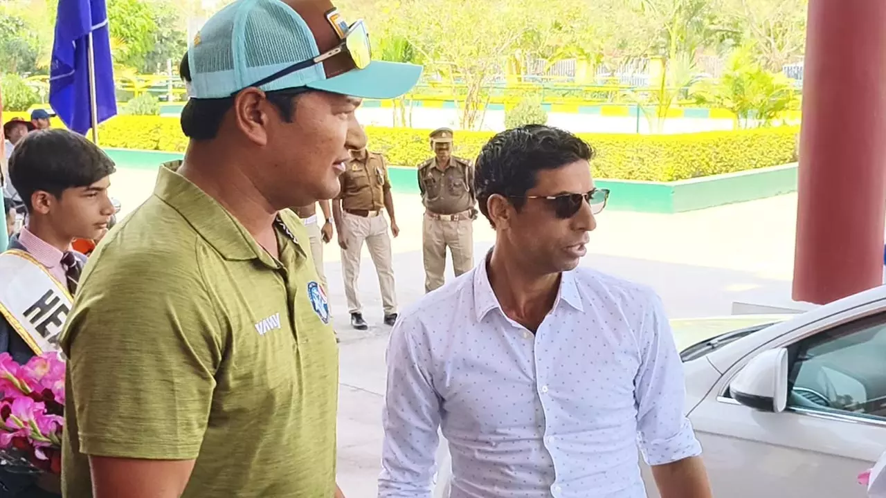 Former cricketer Ashish Nehra reaches Mahoba, emphasizes development of Cricket Academy