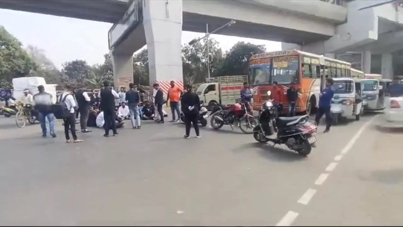 Lucknow News Today Lawyers Sitting On Strike Outside Alambagh