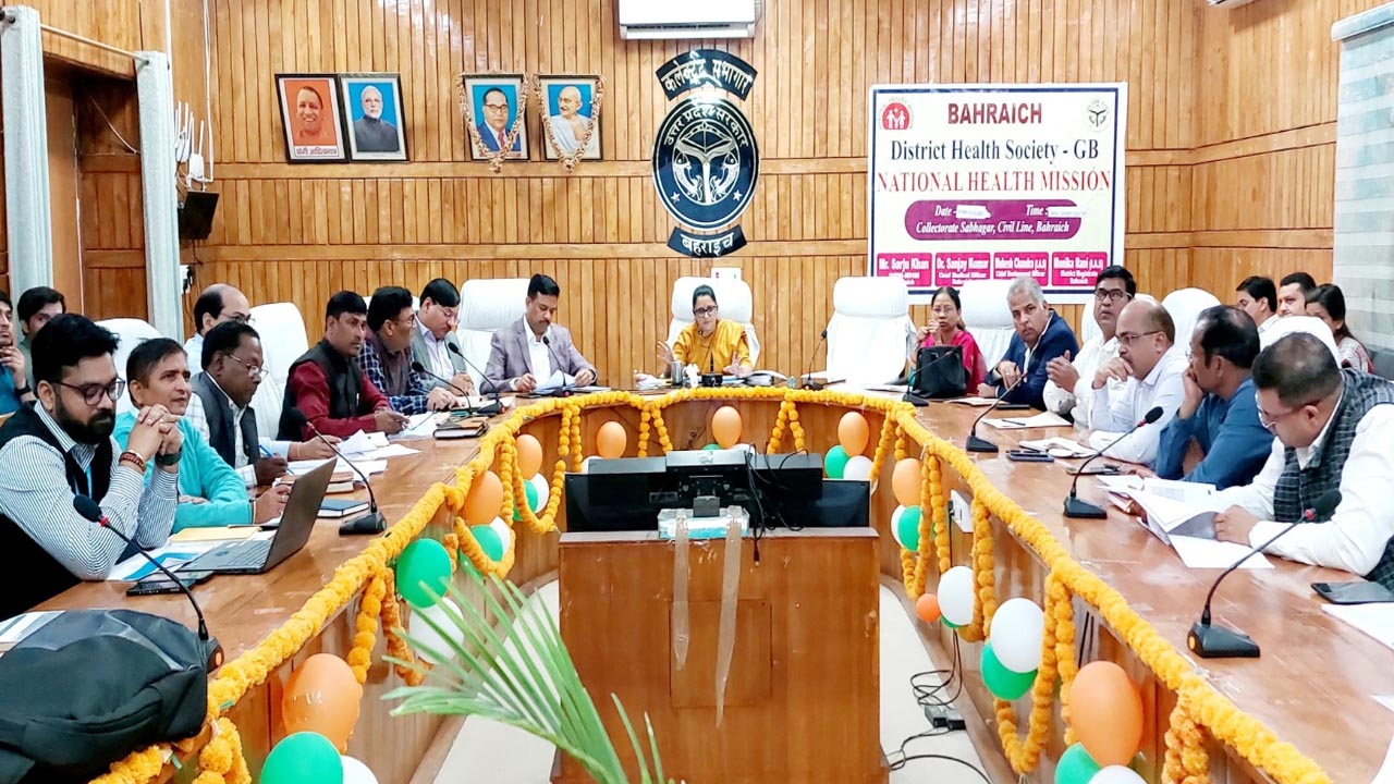 Bahraich News | DM Monica Rani | डॠठम नॠरॠठा ठà ...