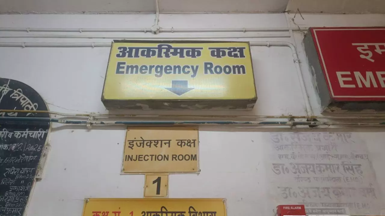 बड़ा खेल Chandauli के जिला अस्पताल में, गरीबों से खुलेआम अवैध वसूली कर रहे डॉक्टर