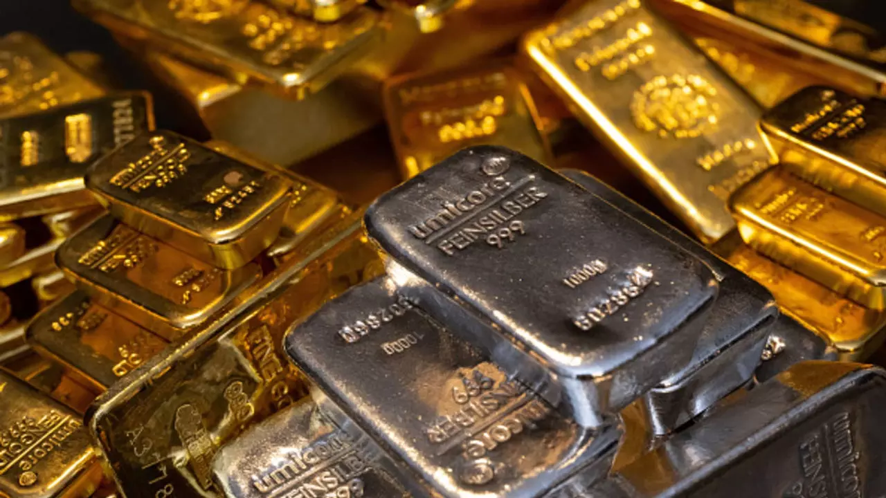 Gold Silver Price Today: सोने चांदी के दाम गिरे, जानिए अपने शहर में कीमतें