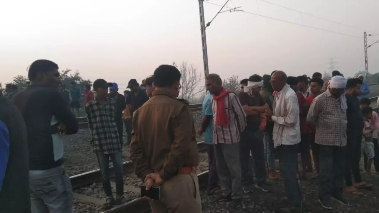 Sonbhadra News Today Dead Body Found in Suspicious Condition on Railway Track