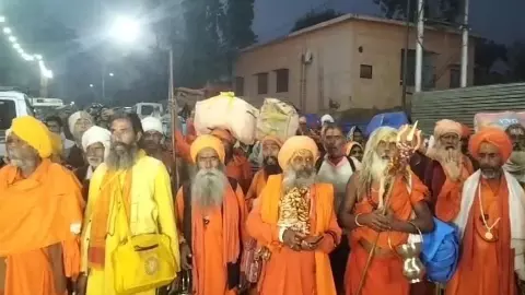 Sitapur News: नैमिषारण्य की 84 कोसी परिक्रमा शुरू, प्रथम पड़ाव की तरफ निकले परिक्रमार्थी