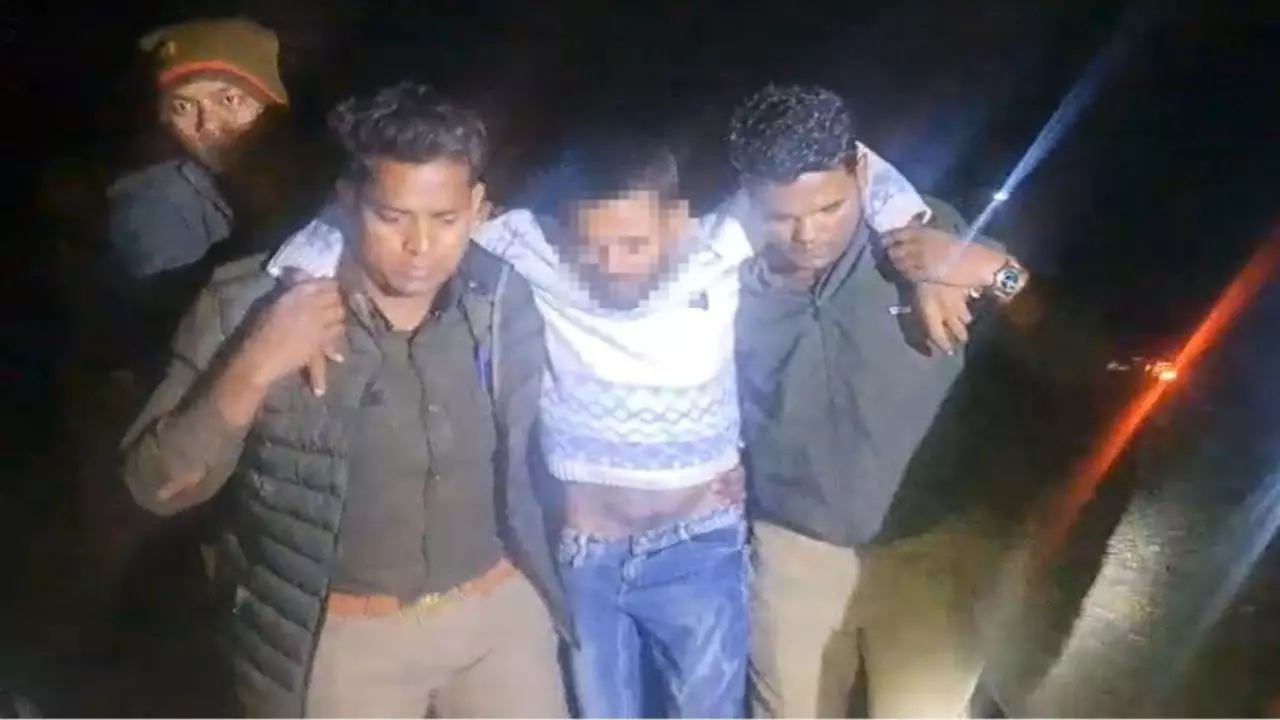 Barabanki News: बाराबंकी में पुलिस मुठभेड़, सर्राफा व्यापारी से लूट करने वाला बदमाश गिरफ्तार, साथी फरार