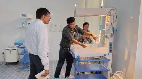 Gonda News: पहली बार नवजात शिशुओं के लिए विशेष देखभाल केंद्र, माताओं को भी मिलेगा लाभ Gonda News: पहली बार नवजात शिशुओं के लिए विशेष देखभाल केंद्र, माताओं को भी मिलेगा लाभ